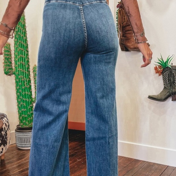 Raw Hem Flare Jeans - Picture 3 of 4